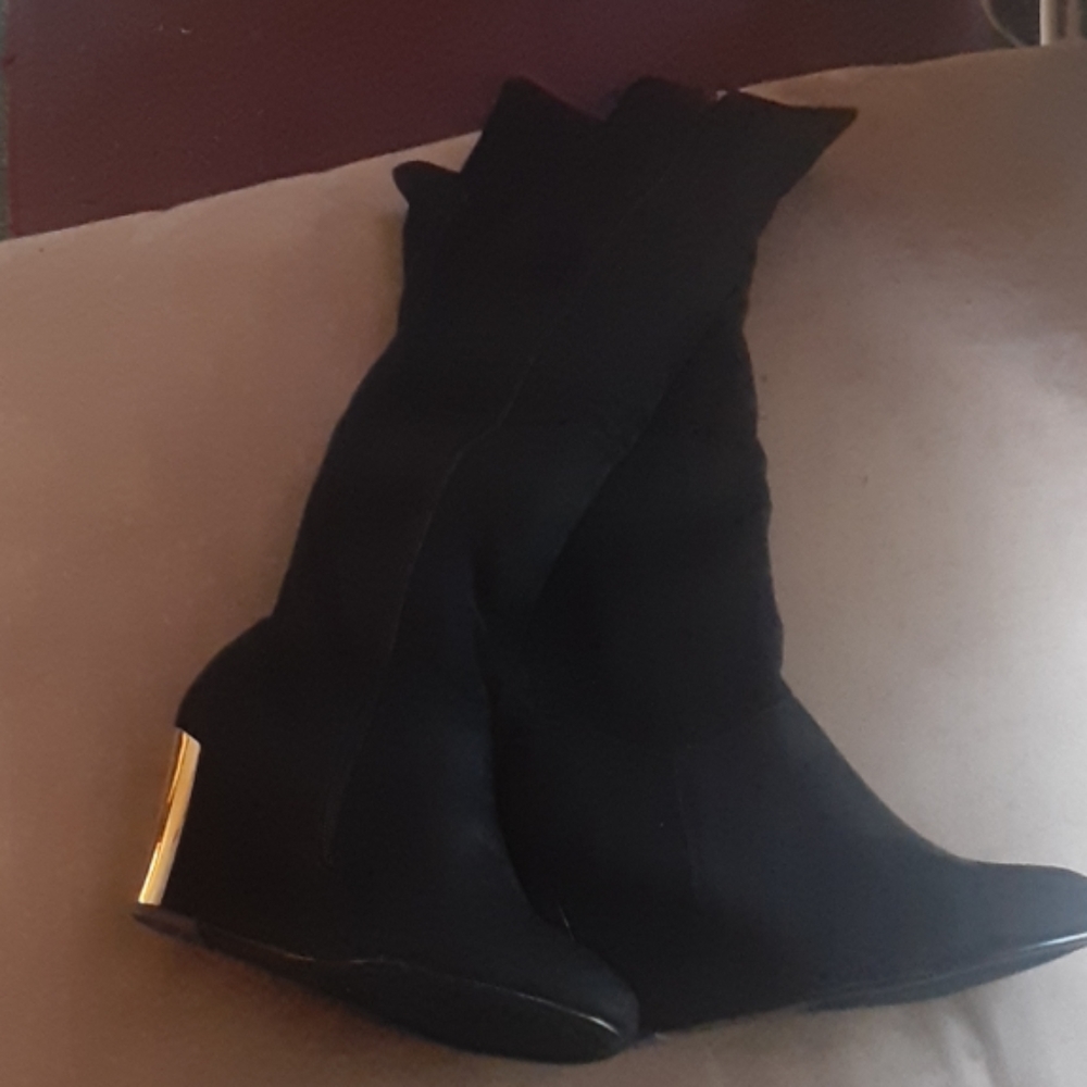 Boots - Picture 3 of 4